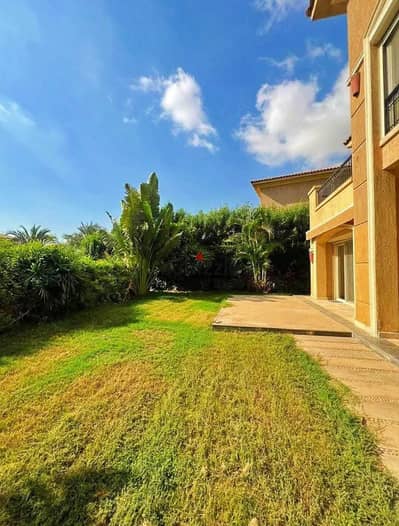 Double View Villa with Landscape and Lake An opportunity for living and investment in a prime location minutes from Palm Hills and Mountain View