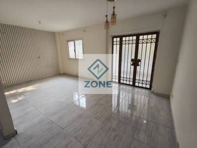 Studio for rent a few steps from the food court and the buses