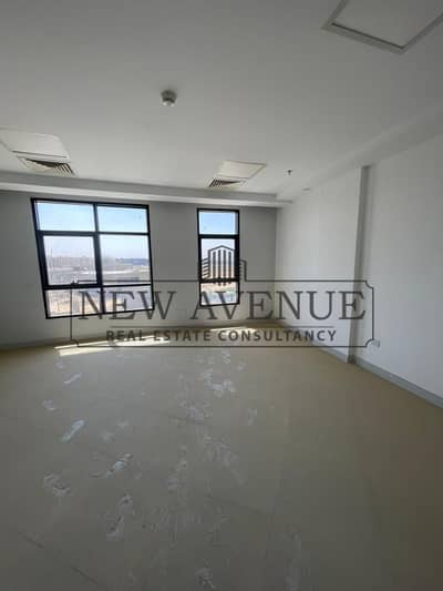 عياده 80  متر متشطبه للايجار في مول ايست هيل التجمع الخامس   East hill Golden Square