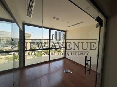 مكتب مميز جدا للإيجار في ميفيدا بيزنس بارك متشطب بالكامل  Mivida Business Park