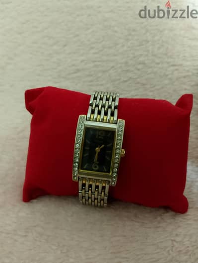 ساعة يابانى نسائية كلاسيكية ماركة أوماكس ساعة يابانى نسائية كلاسيكية ماركة أوماكس
