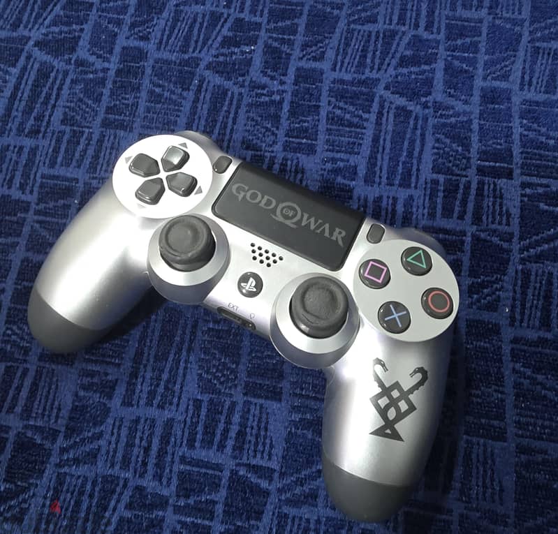 PS4 PRO GOW Limited Edition 4