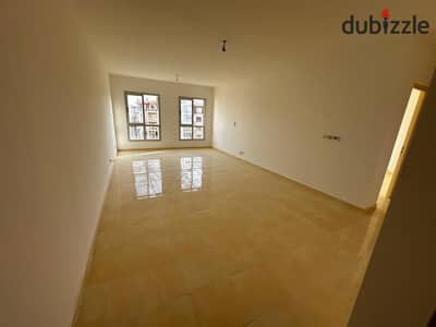 مدينتى شقه 133متر. ايجار فى الb11 امام اوول سيزونز بارك