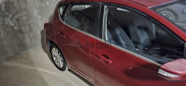 Nissan Tiida 2015 Hatchback