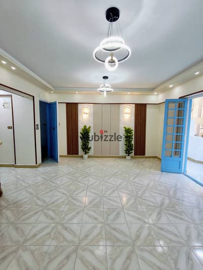 شقه في الإسكندرية العجمي شاطي النخيل بجوار الشارع الرئيسي والبحر موقع مميز في قلب الخدمات العامة مسجلة وكامله المرفق