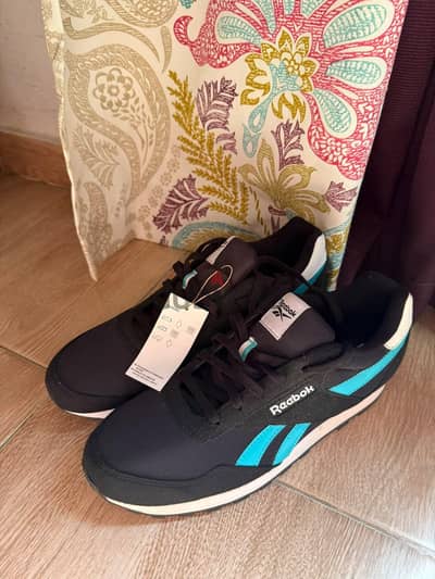 footwear : REEBOK