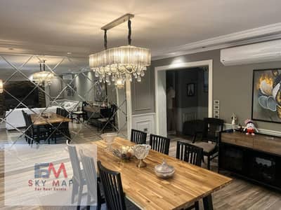 الشقـه Villa بمعنـى الكلمـه. . ! للبيـع أميـز شقـه 230م فندقيـه فاخـره أرضـي + حديقـه 60م فـي مدينتـي فيـو وايـد جـاردن فـي الـB1