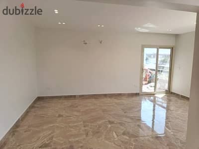 Administrative office for rent in Sheraton Airport, Abd Al-Hamid Badawy Street, directly next to the Al-Estawrad and bus stops. Area 170 square meters, high-end super lux finishing, 3 rooms, 3 reception areas, 2 bathrooms, and a kitchen. Prime location.