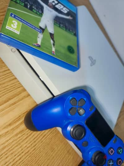 ps4 slim (white edition) استعمال طبيب (متفتحش)+دراع+ 2 اسطوانه