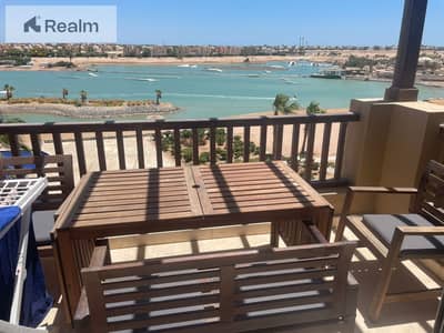 شاليه مفروش بالكامل للبيع في موقع متميز ومباشر على (اللاجون) في مشروع "واتر سايد" (Waterside)