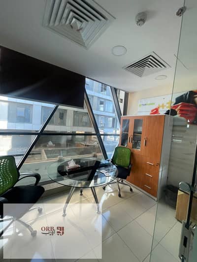 مكتب إداري للإيجار بمساحة 90m في Cairo Business Plaza Better Home بالتجمع الخامس بالقاهرة الجديدة موقع استراتيجي بسعر 900 جنيه للمتر شهرياً ممتاز