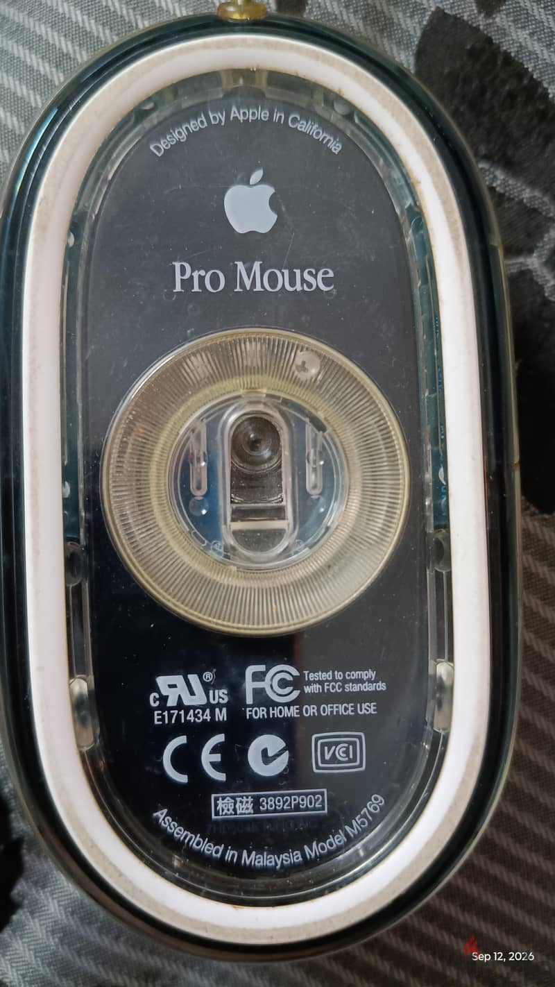 Vintage Apple Pro Mouse (Model M5769) – Clear/Black Optical USB Mouse 1