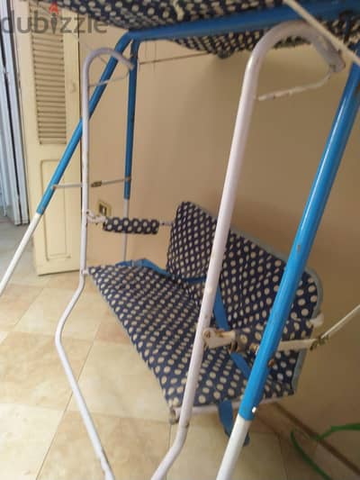 مرجبحة اطفال  كبيرة تتحمل اطفال ٢ سن الي ٦ سنوات من اربع شهور