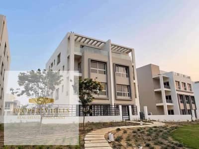 اخر سكاي فيلا 225م بسعر لقطه في هايد بارك التجمع الخامس