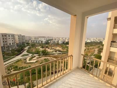 شقة غرفتين للبيع موقع مميز علي CENTER PARK بالتقسيط علي 10 سنة او خصم فوري هايد بارك التجمع دقائق من الدائري الاوسطي وبالقرب من اوروا زد ايست