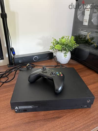 Xbox One X with games & controller للبيع او بدل