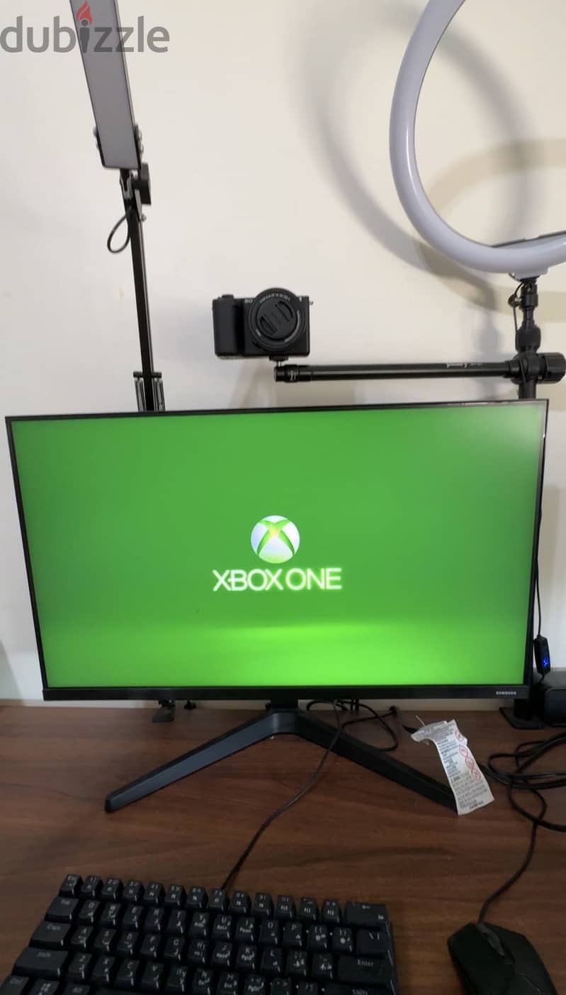 Xbox One X with games & controller للبيع او بدل 5