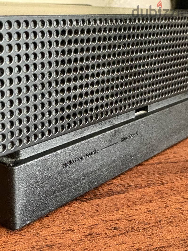Xbox One X with games & controller للبيع او بدل 6