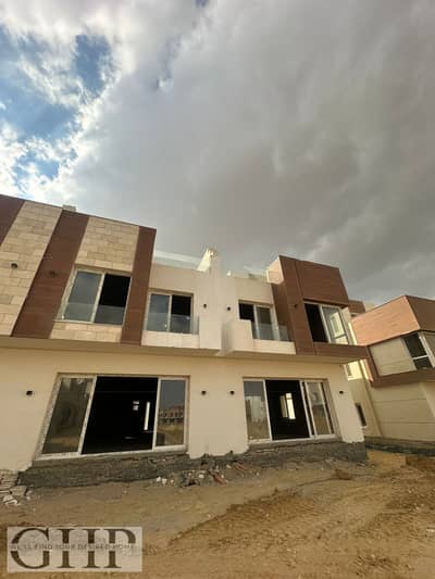 Prime Location Townhouse 176m for Sale with Installment in Azzar 2 New Cairo
