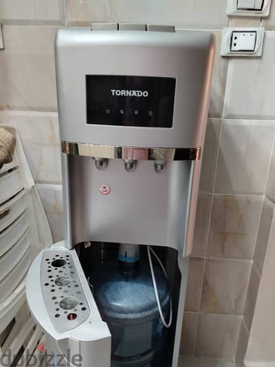 مبرد مياه تورنيدو Tornado WDM-H40ADE-S للبيع - ٣ حنفية - قارورة داخلية