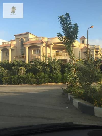 فيلا كاملة للبيع في النرجس 3 – التجمع الخامس بجاردن خاص بالقرب من محور جمال عبد الناصر ومسجد فاطمة الشربتلى