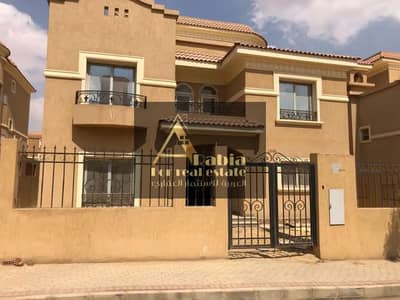 Villa 700 m in les rois beside Auc _5 master roomsAuc