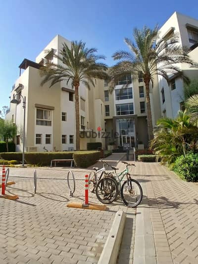 شقة جاهزة متشطبة بالمطبخ والتكييفات على لاند سكيب فيو للإيجار في أب تاون كايرو إعمار Uptown Cairo Emaar