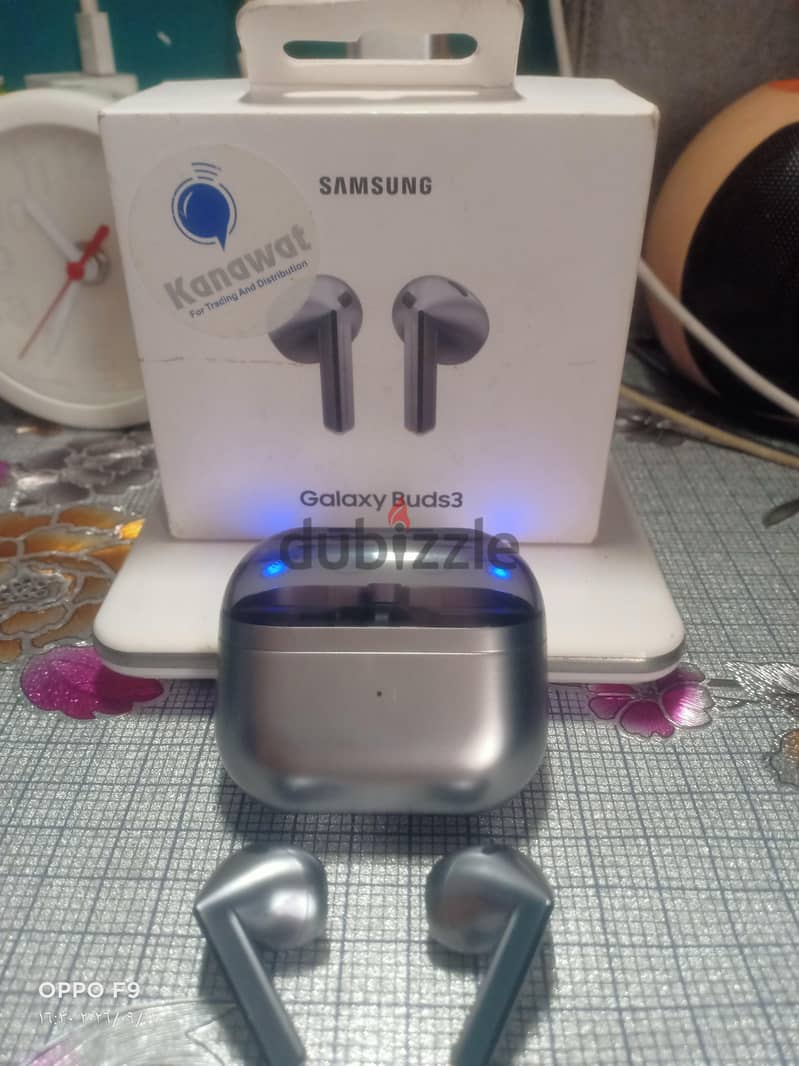 Samsung Galaxy Buds 3 فضي 1
