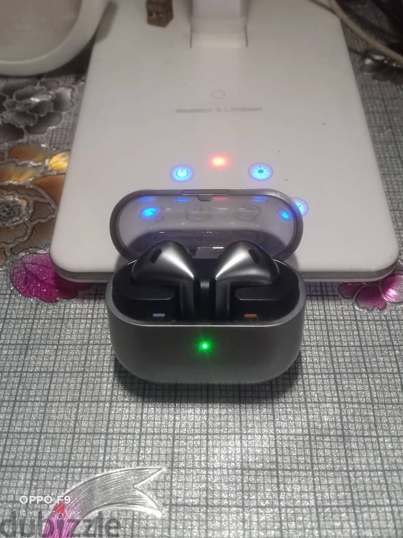 Samsung Galaxy Buds 3 فضي 2