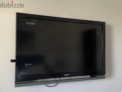 شاشة سوني برافيا (Sony BRAVIA TV) بحالة ممتازة