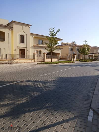 فيلا 5 غرف نوم مفروشة بالكامل استلام فوري للبيع في أب تاون كايرو إعمار Uptown Cairo Emaar