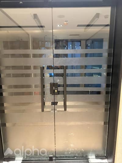 مكتب مميز للايجار بمول بارك ستريت Park Street الشيخ زايد 90م فيو على البلازا