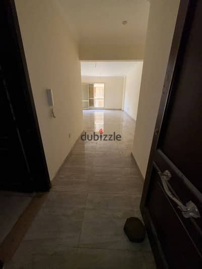 للبيع شقه خالصه جميع اقساط البنك في كومبوند جنه مصر القاهره الجديده اخر شارع الجامعه الامريكيه ودقيقه للتسعين الجنوبي مساحه 140م فيو جاردن ناصيه