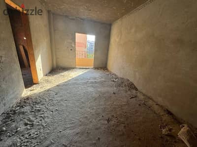 Apartment for sale in New Narges, semi-finished, immediate delivery, typical floor, 160 sqm.