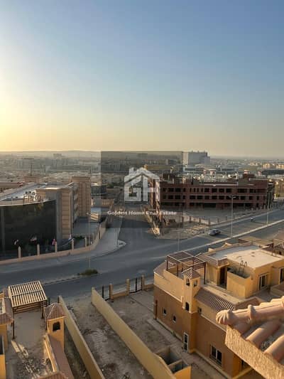 Penthouse with a prime view in Phase 2 (Al-Hadaba), semi-finished, located in Al-Khamayel Compound, Sheikh Zayed.