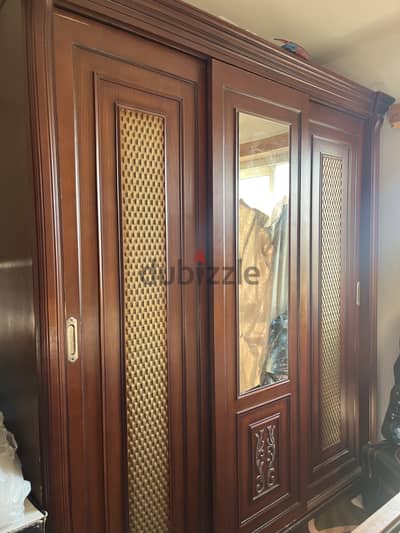 دولاب تلاته ابواب جراج للبيع