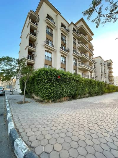 للبيع اميز شقه ارضي بحاردن 133 م. + 70 م بالرحاب ٢ المرحله السابعه