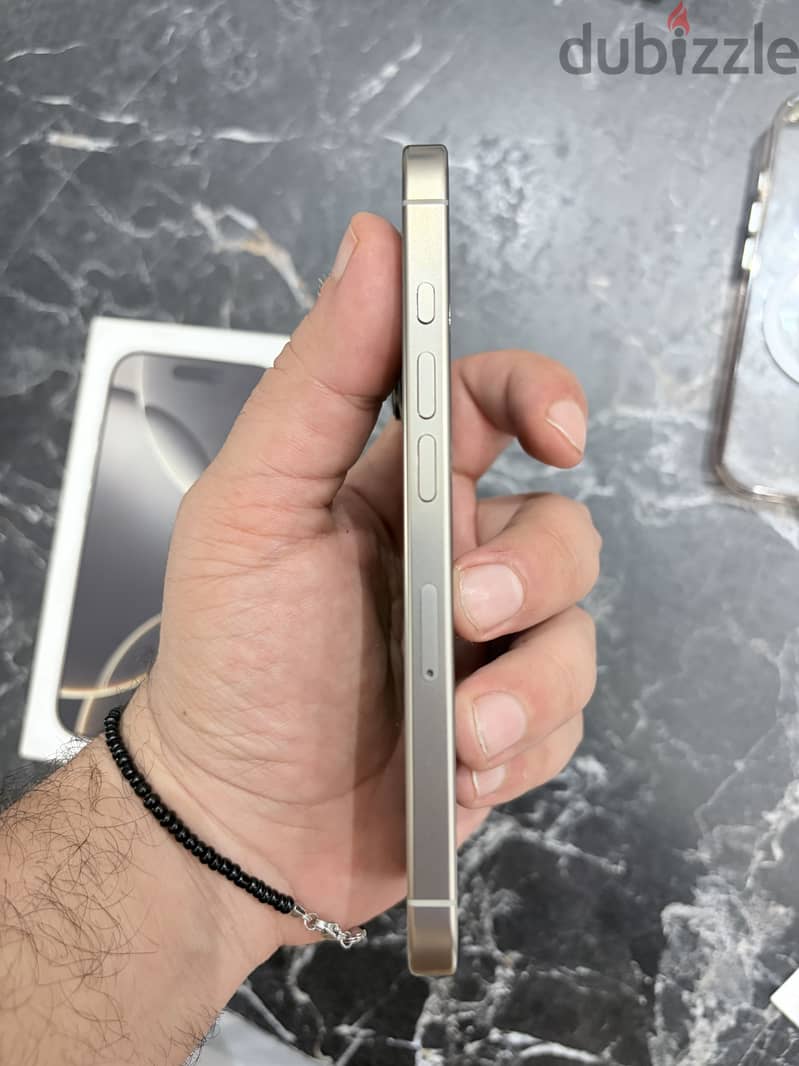 Apple - iPhone 16 Pro 6