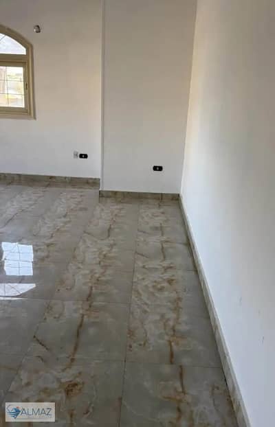 Unfurnished apartment with high-quality (lux) finishing for rent in the Fifth Settlement (South Investors area), near South Teseen Street and Gamal Ab