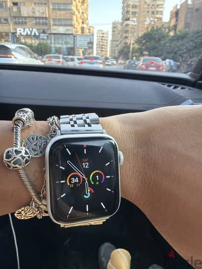 Apple Watch Series 5 44mm no scratch with box and charger