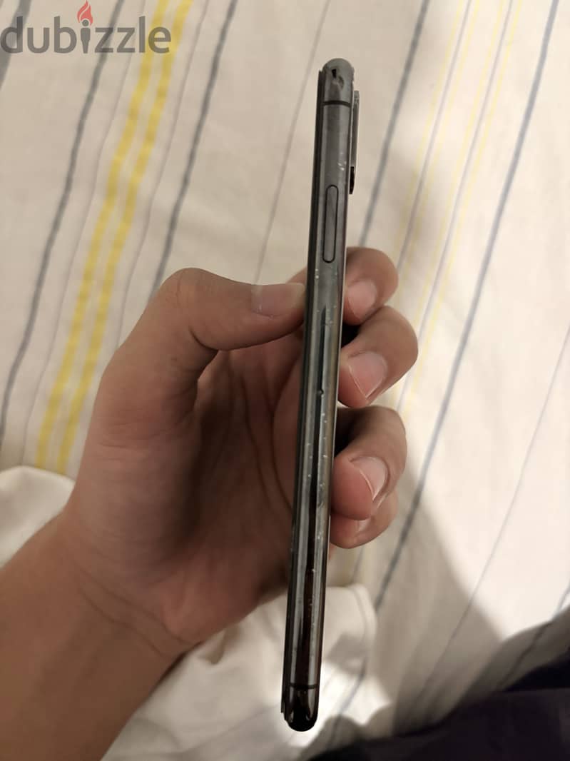 Apple - iPhone XS Max 4
