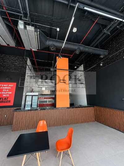 Ready to move in shop for rent ultra super lux finished 190 square meters in New Cairo ready for viewing. Located on 90th Street, near the American Un