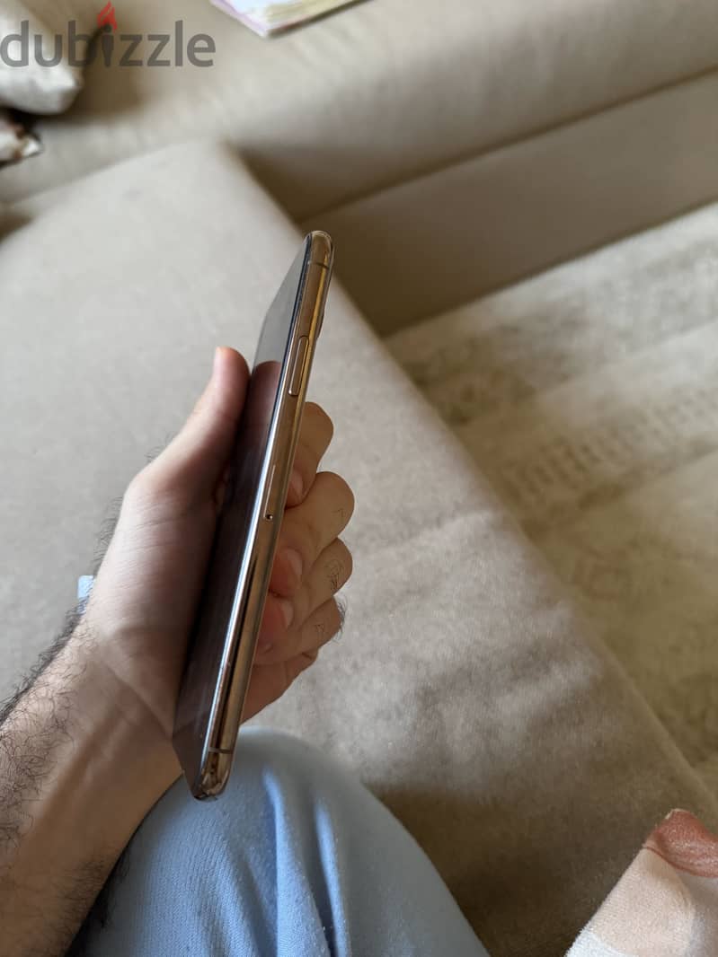Apple - iPhone 11 Pro Max 2