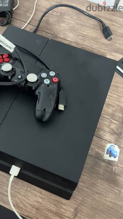 Ps4 500gb مع الدراع الاصلي وخمس العاب