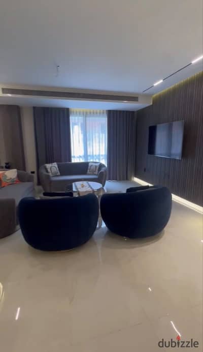 شقة مميزة للبيع في كمبوند Al Patio Oro بموقع راقي في القاهرة الجديدة وتصميم عملي