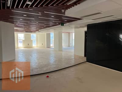 مساحه اداريه للايجار بمساحه 1350م متشطب بالكامل جاهز للاستلام بالتجمع الخامس القاهرة الجديدة