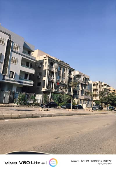 للبيع في اسكان الجامعه الامريكيه شقه 200م بالجراج استلام فوري بالعداد بسعر لقطه