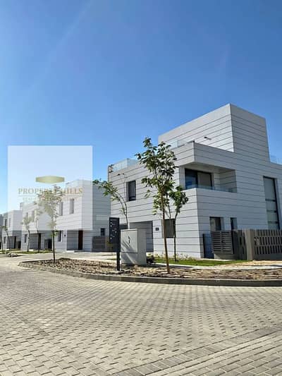 بأقل سعر فى الماركت فيلا مميزه جدا للبيع مساحتها 202 متر فى مدينة الشروق بجوار الجامعة البريطانية
