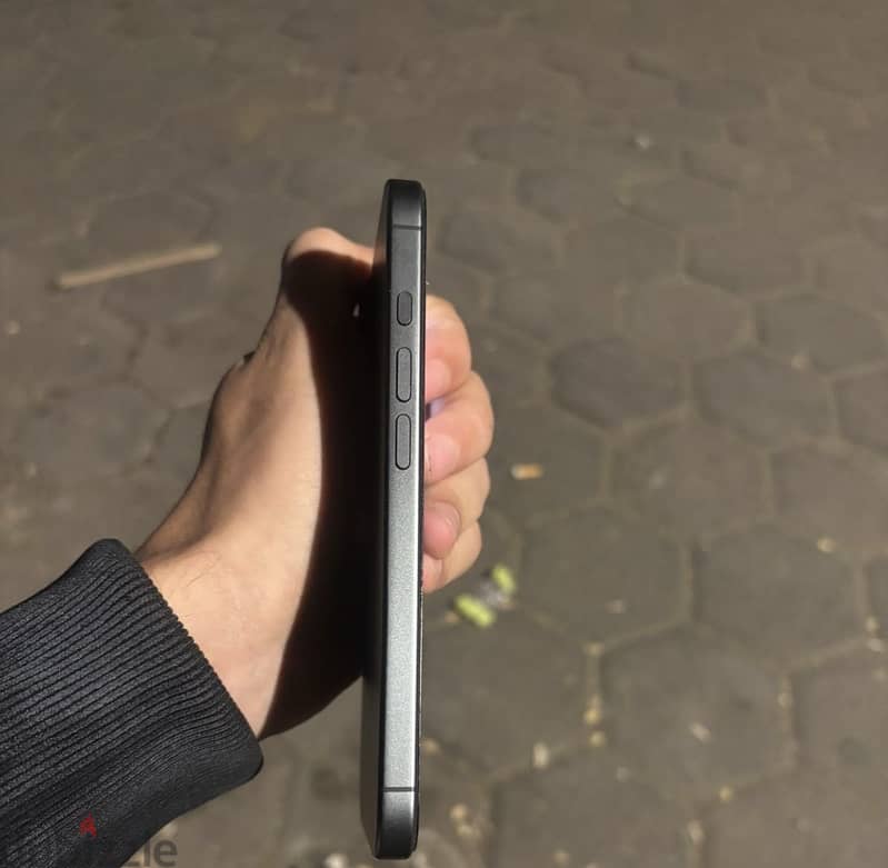 Apple - iPhone 17 4