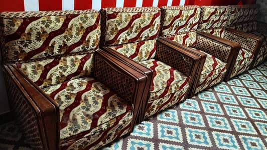 ركن كامل للبيع كنبة ٣ فرد + ٤ كراسي متطابقين ستايل كلاسيك قديم، قماش م